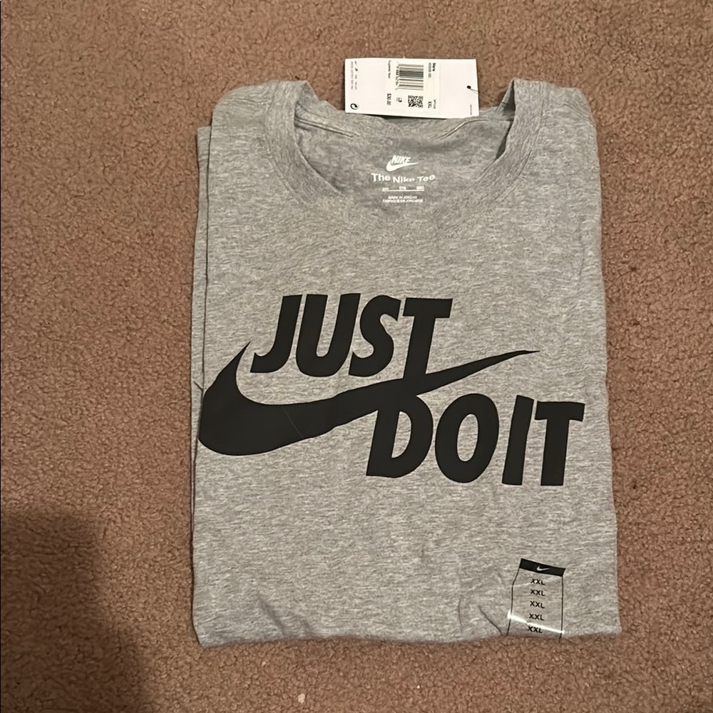 Nike Men's Gray T-Shirt